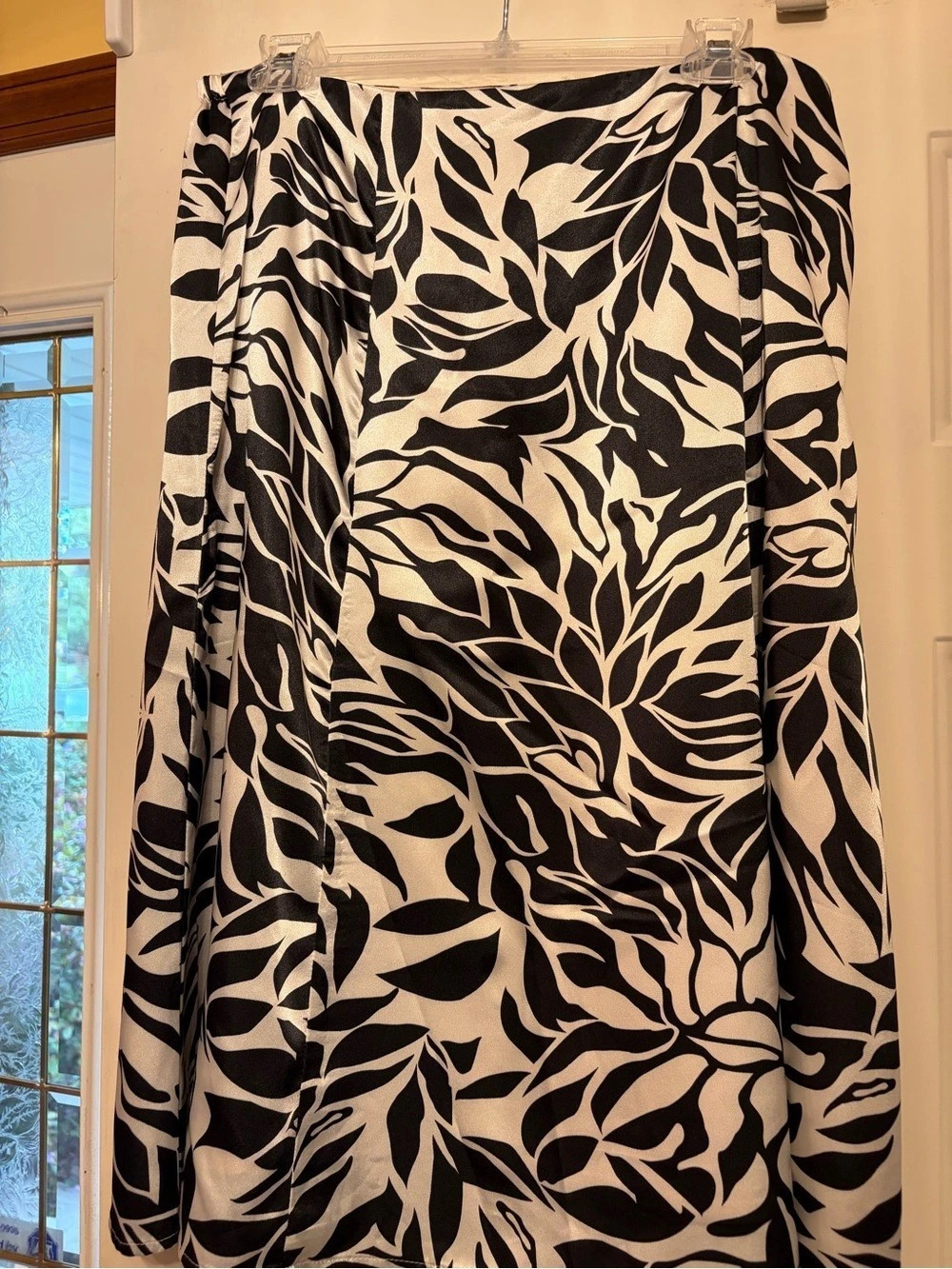 Chico's Abstract Midi Skirt Black & White Size 2 Like New